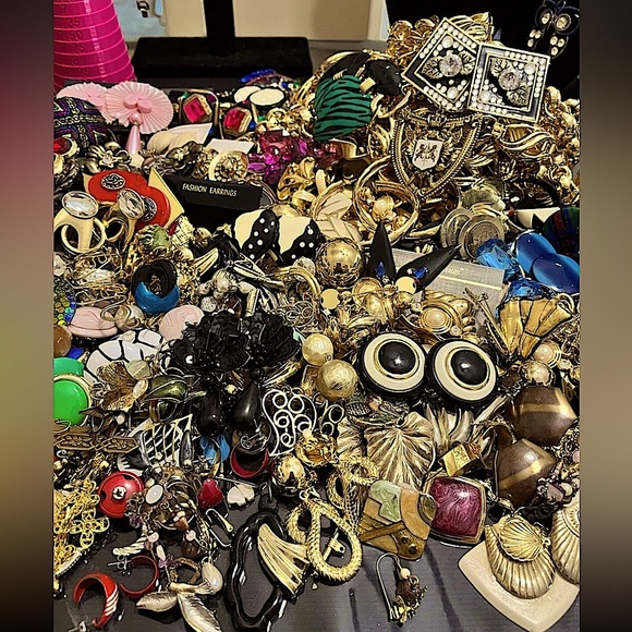 3 LB Big Tangled Jewelry Lot!! tons, and tons of silver and gold chains - Picture 2 of 4
